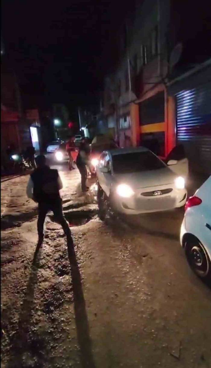 İzmir’de Zehir Tacirlerine ‘Bir Gece Ansızın Baskın’: 6 Tutuklama