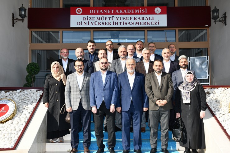 diyanet-isleri-baskan-yardimcisi-doc-dr-burhan-isliyen-rize-muftu-yusuf-karali-dini-yuksek-ihtisas-merkezini-ziyaret-ederek-dini-yuksek-ihtisas-merkezindeki-egitim-go-3.jpg