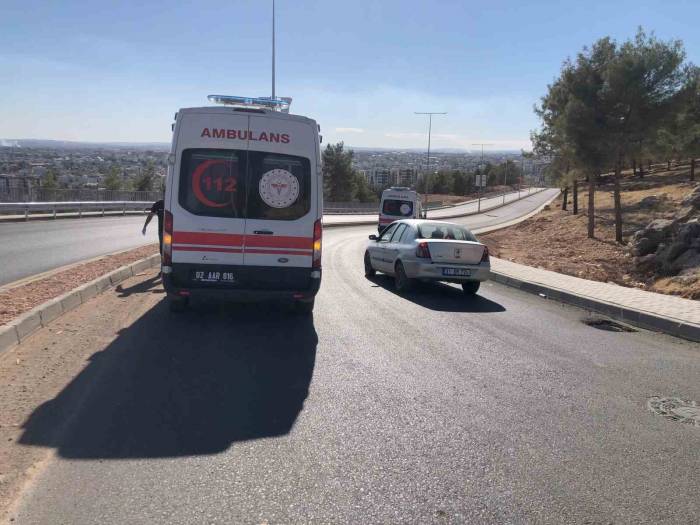 Devrilen Motosikletteki 2 Kişi Yaralandı