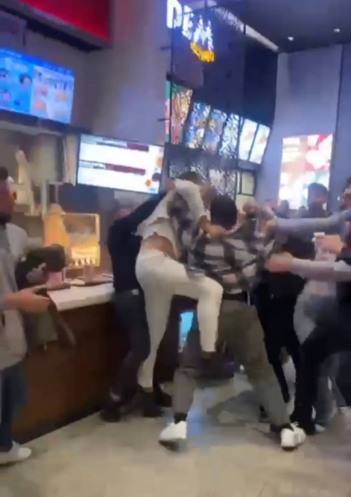 Maltepe’de Sipariş Kavgasında Yumruklar Havada Uçuştu