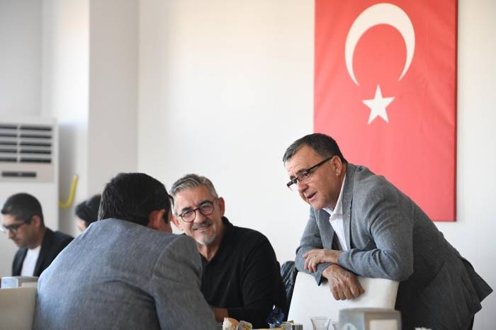 94 Mahalle Muhtarı Başkan Hakan Şehirli İle Bir Araya Geldi