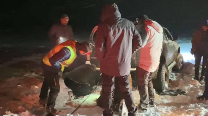 Artvin’de Kar Nedeniyle Araçlarıyla Mahsur Kalan 4 Kişi Kurtarıldı