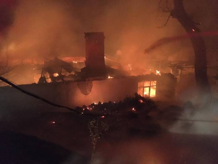 Burdur’da Sabaha Karşı Çıkan Yangında Ev Alevlere Teslim Oldu