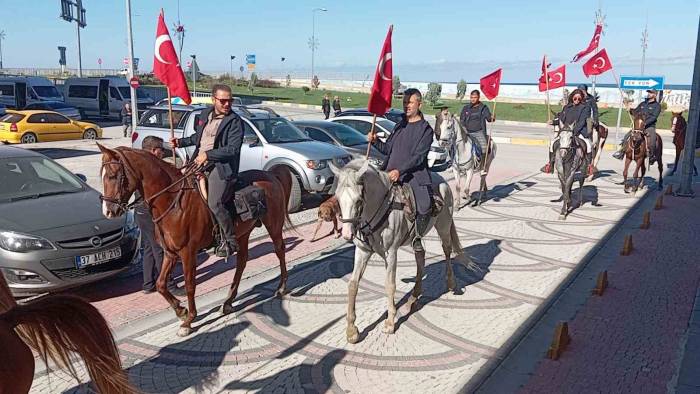 Kurtuluş Savaşı’nın Simgesi İstiklal Yolu’nda Anlamlı Sürüş