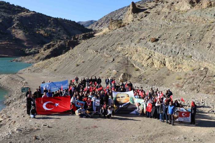 Doğa Yürüyüşü İle Cumhuriyet Coşkusunu Yaşadılar