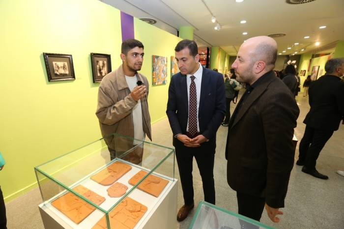 Küçükçekmece Belediyesi "Çizgi Dışı" Sergisini Sanatseverlerin Beğenisine Sundu