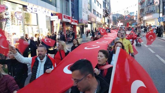 Tekirdağ’da Cumhuriyet Bayramı’nda 1 Kilometrelik Dev Yürüyüş