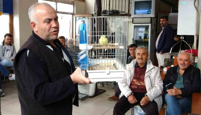 Kütahya’da Kuş Meraklıları Mezatta Buluşuyor