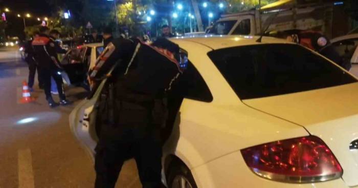 Şanlıurfa’da Asayiş Uygulamasında Aranan 22 Şüpheli Yakalandı