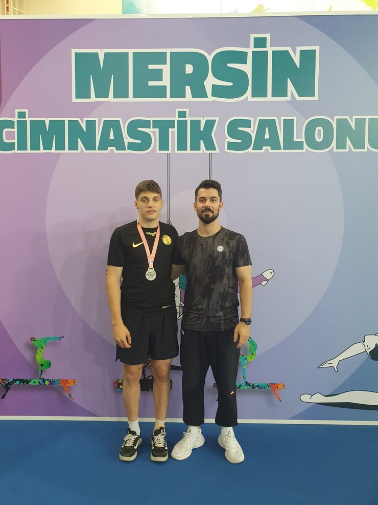 rizeli-genc-sporcu-batuhan-kucukmustafa-1-12-kasim-tarihleri-arasinda-mersinde-duzenlenecek-olan-parkur-gencler-dunya-sampiyonasinda-ulkemizi-temsil-etme-hakki-kazand-4.jpg