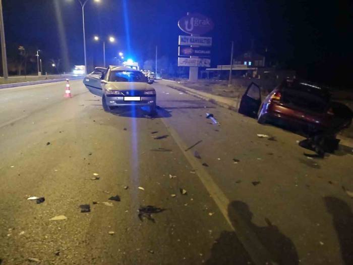 Araçların Hurdaya Döndüğü Kazada 5 Kişi Yaralandı