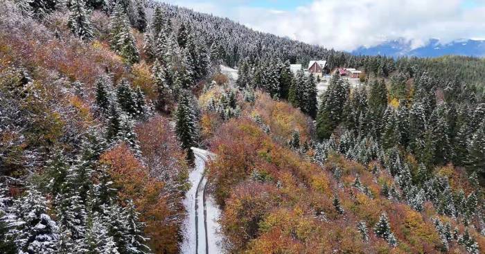 Artvin’in Dağlarında Kış, Köylerinde Sonbahar Yaşanıyor