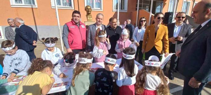 Öğrencilerden Muhteşem Kutlama