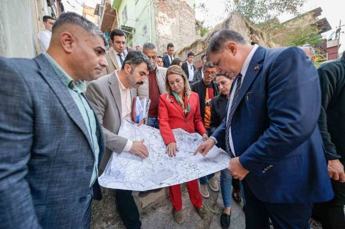 İzmir’de Tarihi Mahalleler Mercek Altında