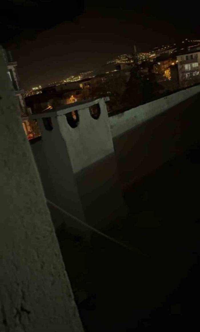 İzmir Polisinden Akıl Almaz Taktik: Zehir Evini Bacadan Tüten Kokudan Buldular