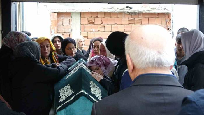 Küçükçekmece’de Maganda Kurşunuyla Hayatını Kaybeden Genç Toprağa Verildi