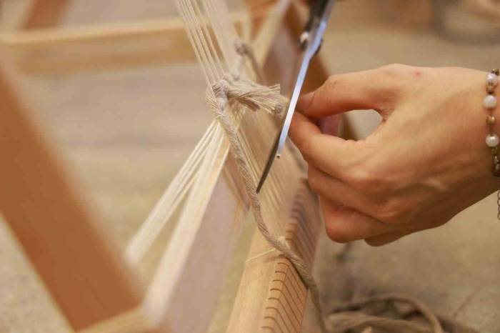Moda Akademisi’nde Öğrenciler Hereke İpek Halısı Dokumayı Öğrendi
