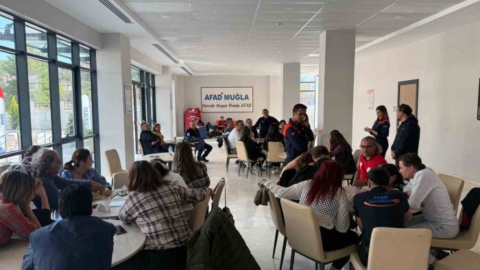Muğla’da Afad Gönüllüleri Eğitim Ve Dayanışma Etkinliğinde Buluştu
