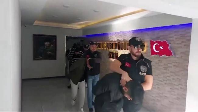 İzmir’de Oto Galerinin Kurşunlanmasıyla İlgili 4 Kişi Tutuklandı