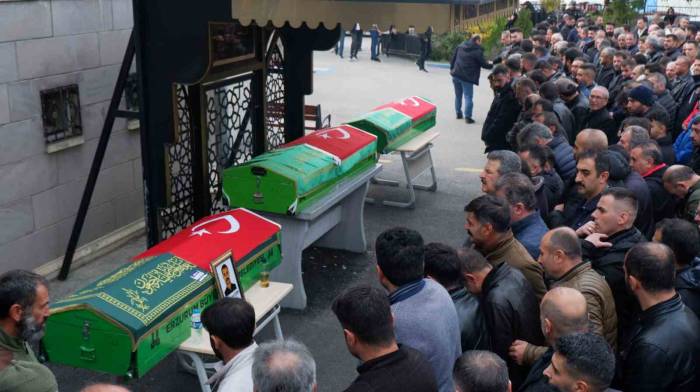 Trafik Kazasında Vefat Eden Üç Arkadaş Gözyaşlarıyla Uğurlandı