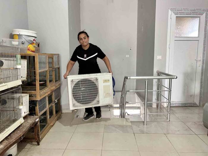 Depremde Vefat Eden Kızının İsmini İş Yerinde Yaşatan Depremzede Annenin Zorlu Mesaisi