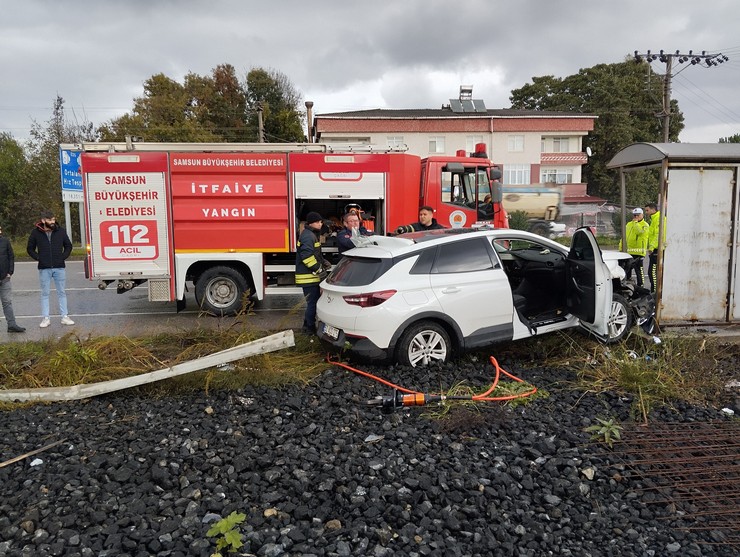 samsunun-carsamba-ilcesinde-kontrolden-cikan-otomobilin-bariyere-carptigi-kazada-cami-imami-mehmet-kuru-hayatini-kaybetti-esi-yaralandi-8.jpg