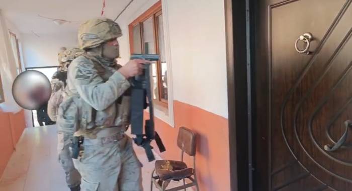 Bursa İl Jandarma Komutanlığından Geniş Çaplı Operasyon: 10 Şüpheli Yakalandı, Çok Sayıda Silah Ele Geçirildi