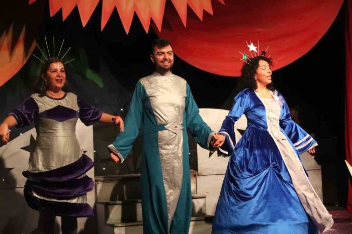 Merkezefendi Kent Tiyatrosu Seyircisiyle Buluşuyor