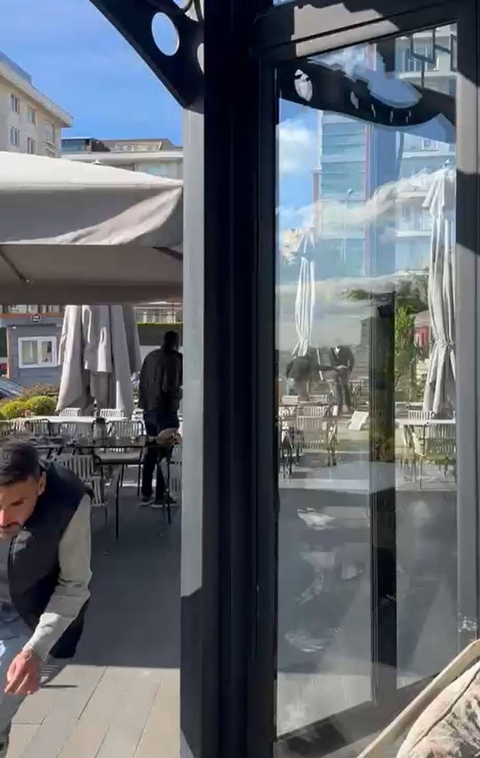 Kafede Oturan Husumetlisini Bacağından Vurdu; O Anlar Kamerada