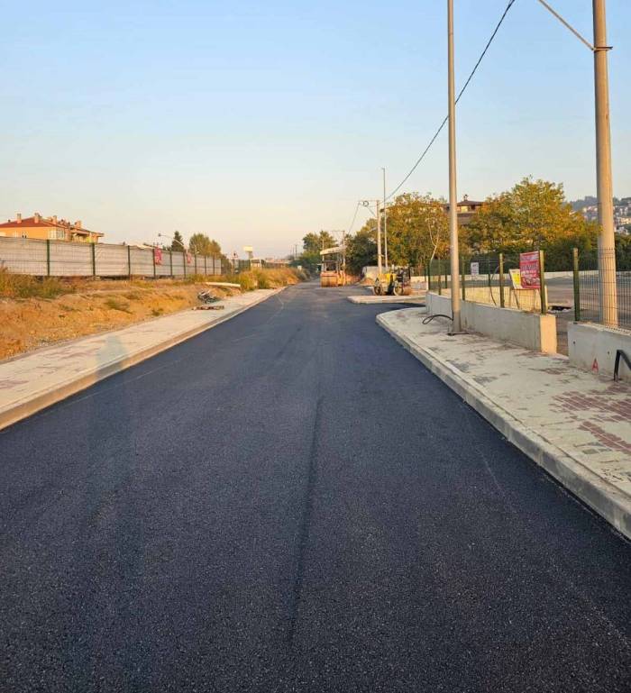 Karamürsel’in Yeni Otogarına Asfalt Serildi