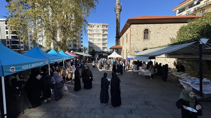 rizede-il-muftusu-naci-cakmakcinin-da-katildigi-acilis-toreniyle-kapilarini-acan-hayir-carsisi-3-gun-boyunca-vatandaslara-hizmet-verecek-8.jpg