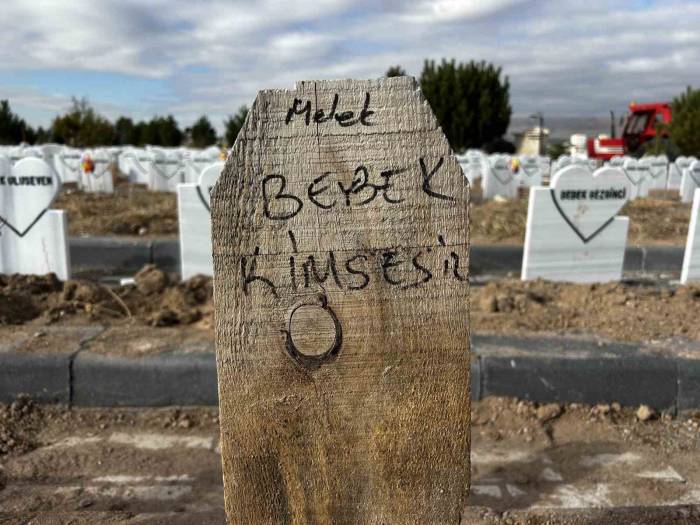 Parçalanmış Halde Bulunan Bebek Defnedildi