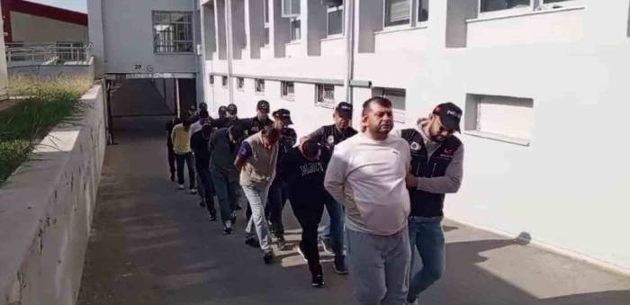 Adana’da 32 Uyuşturucu Satıcısı Tutuklandı