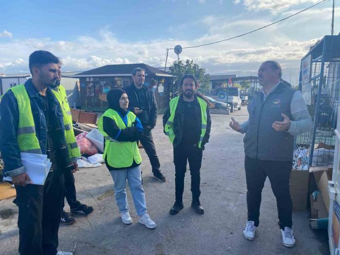 Sahillerden Bir Günde 120 Kilogram Atık Toplandı