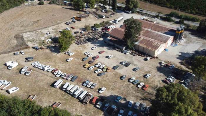 Kozan’da Sahipleri Tarafından Alınmayan Yüzlerce Motosiklet Ve Otomobil Yedieminde Hurdaya Dönüştü