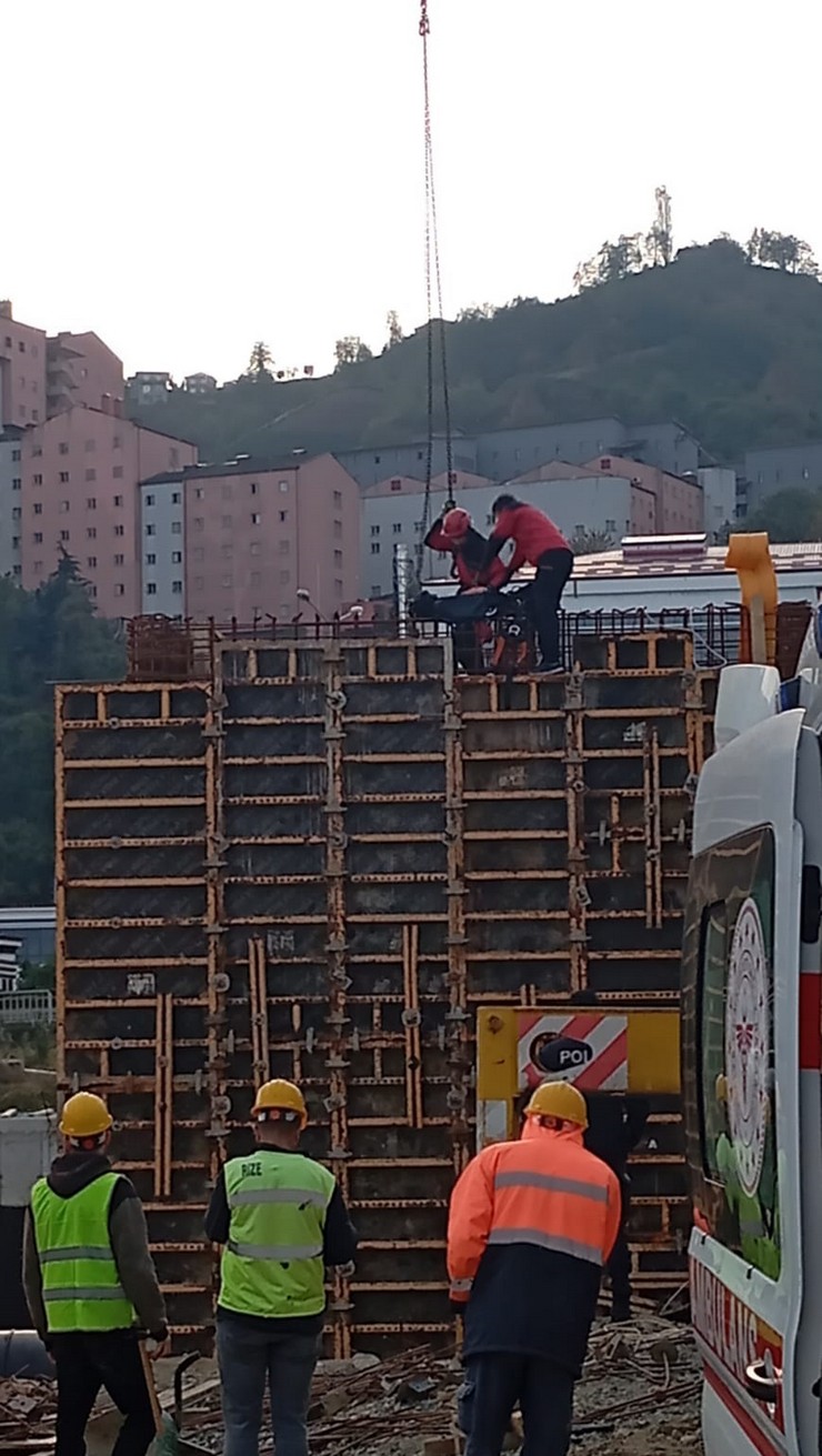rize-atik-su-aritma-tesisi-insaatinda-yuksekten-dusen-isci-yaralandi-9.jpg