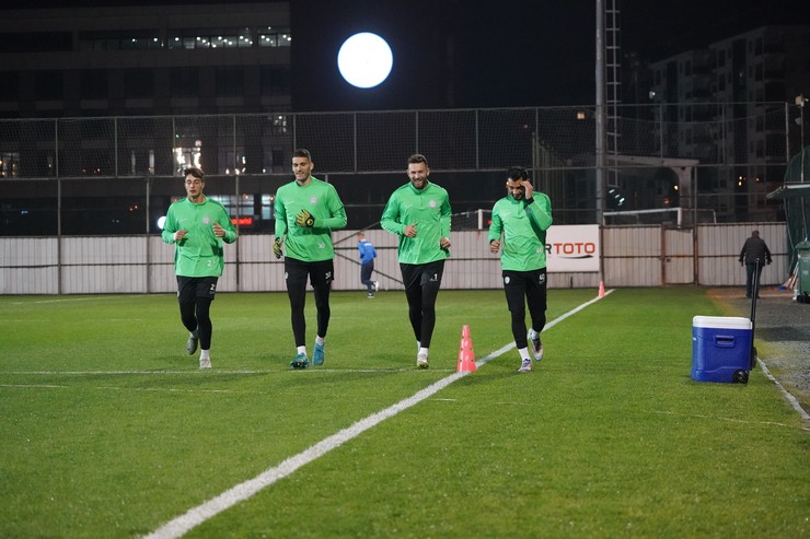 aykur-rizespor-eyupspor-macinin-hazirliklarina-basladi-11.jpg