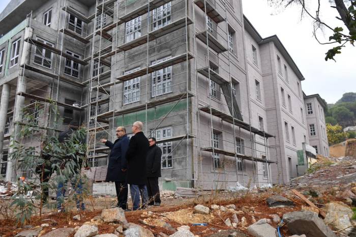 Balıkesir Valisi Ustaoğlu Bir Dizi Ziyaret Ve İncelemeler İçin Ayvalık’a Geldi