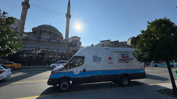 turkiye-diyanet-vakfi-rize-subesi-mobil-ikram-araci-rizede-tanitildi-9.jpg