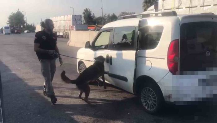Adana’da Koltuk Altındaki Zuladan 11 Kilo 350 Gram Metamfetamin Çıktı