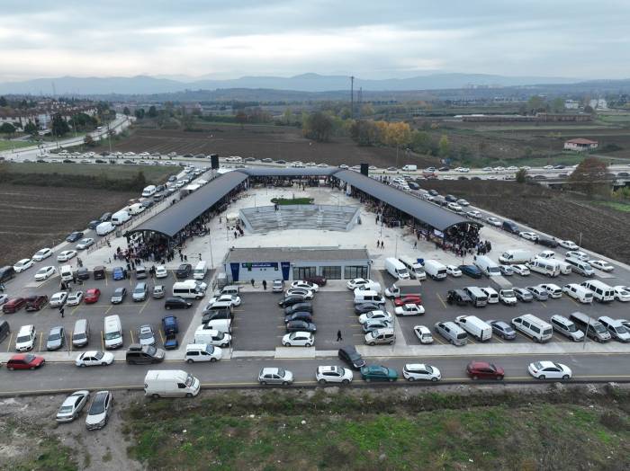 Yenikent Bölgesine Giyim Ve Kumaş Pazarı Açıldı