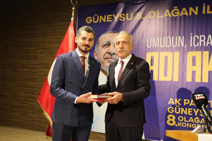 ak-parti-guneysu-ilce-baskanliginin-8-olagan-kongresinde-ilce-baskani-mehmet-akif-karsli-gorevi-ilce-baskan-yardimcisi-gokhan-yildiza-devretti-2.jpg