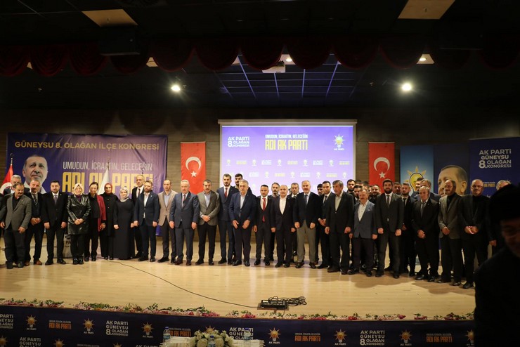 ak-parti-guneysu-ilce-baskanliginin-8-olagan-kongresinde-ilce-baskani-mehmet-akif-karsli-gorevi-ilce-baskan-yardimcisi-gokhan-yildiza-devretti-4.jpg