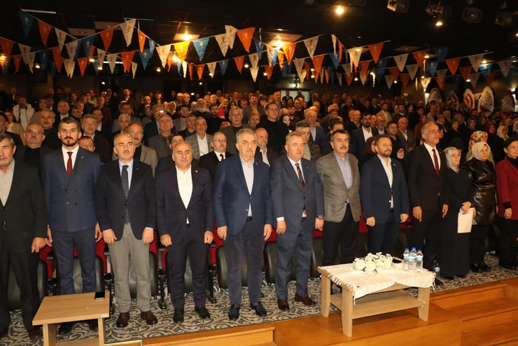 ak-parti-guneysu-ilce-baskanliginin-8-olagan-kongresinde-ilce-baskani-mehmet-akif-karsli-gorevi-ilce-baskan-yardimcisi-gokhan-yildiza-devretti-6-001.jpg