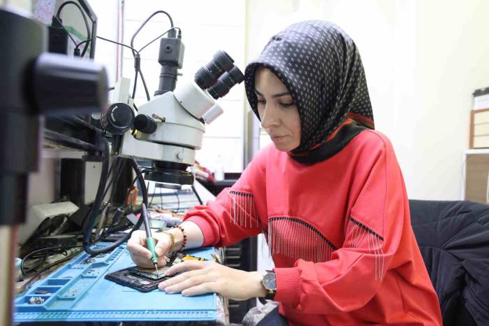 Pandemide Kaybettiği Kocasının Hatırası İçin, Mesleğini Devam Ettiriyor