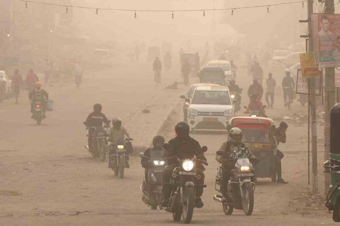 Yeni Delhi’de Hava Kirliliği Nedeniyle Okullar Kapatıldı