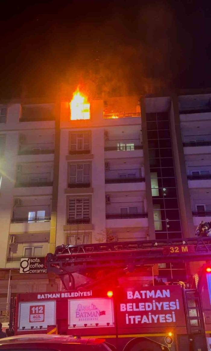 Batman’da 5 Katlı Binada Çıkan Yangından 4 Kişi Etkilendi