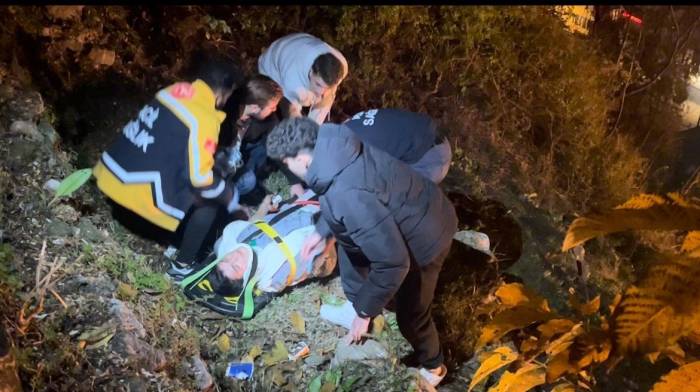 Manzarayı Seyrederken Tarihi Surlardan Düşen Genç Ağır Yaralandı