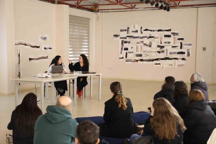 Betonla Çarpışmak, Doğaya Dönmek: Beton, Ot Ve Diğerleri