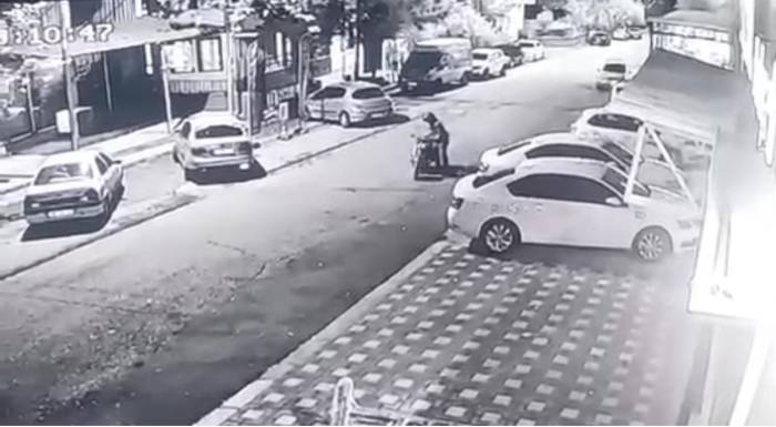 Kaza Yapan Motosikletli, Kaskı Sayesinde Ağır Bir Yara Almadan Kurtuldu